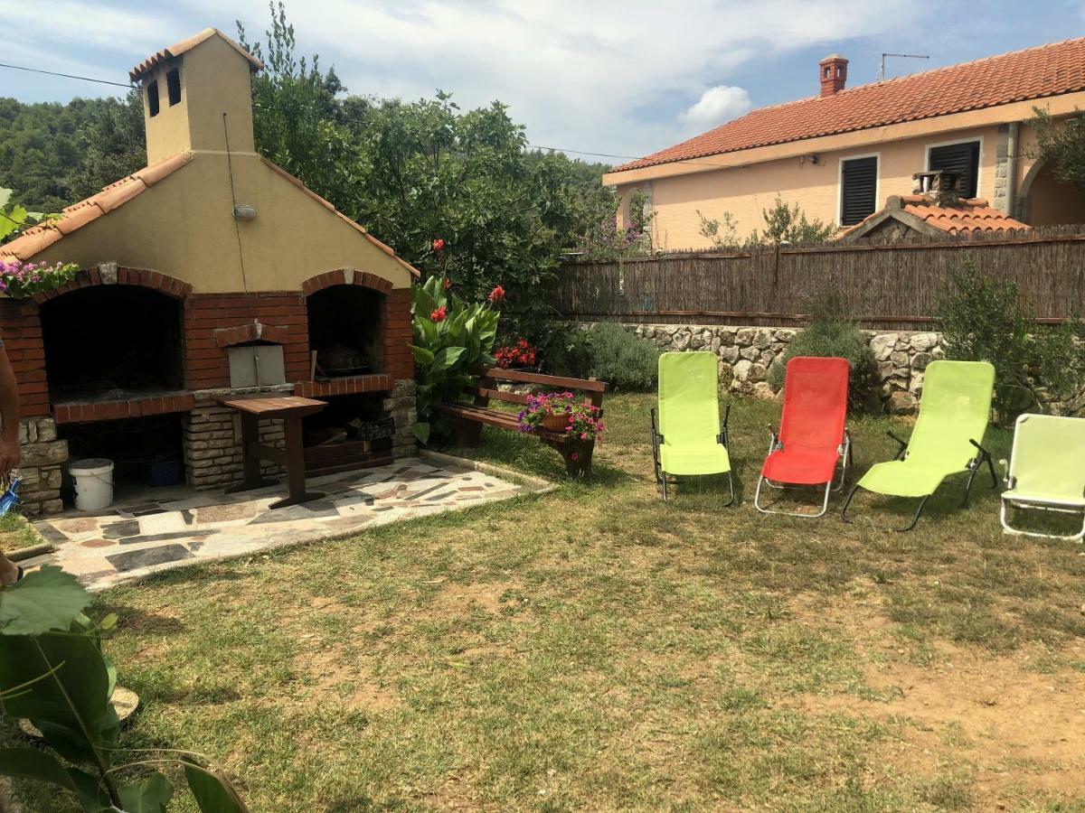 Guesthouse Vila Ruzmarin Zdrelac Exterior photo